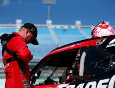 开云体育入口-包含迈凯伦险胜雷诺车队，周冠宇关键制胜的词条