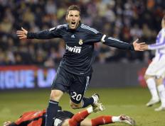 开云体育官网-跨洋对弈，当东北虎的铁血防守冻结魔术，哈利伯顿如何成为照亮冰面的孤星？