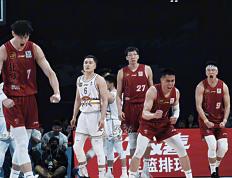 开云体育登录-球队临时换帅，备战艰难阵容重组
