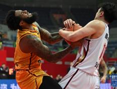 开云APP-激战开启！球员们在场上为了胜利而拼搏的简单介绍