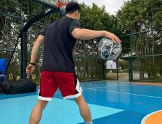 开云官网-网红篮球达人：运动实力带动关注风潮