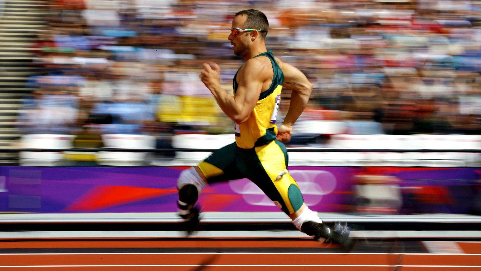 开云体育下载-巴林夜火与老特拉福德的黄昏,当两场强行接管写下竞技体育的残酷诗篇